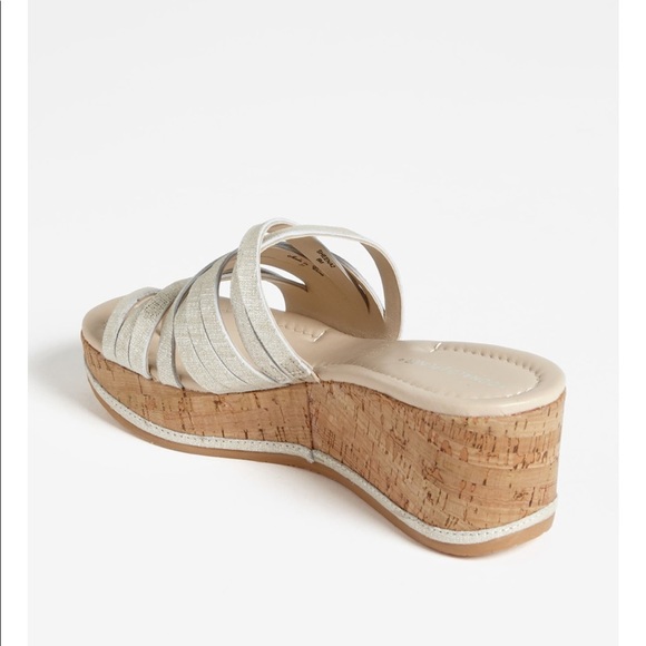 Donald Pliner - Picture 7 of 10